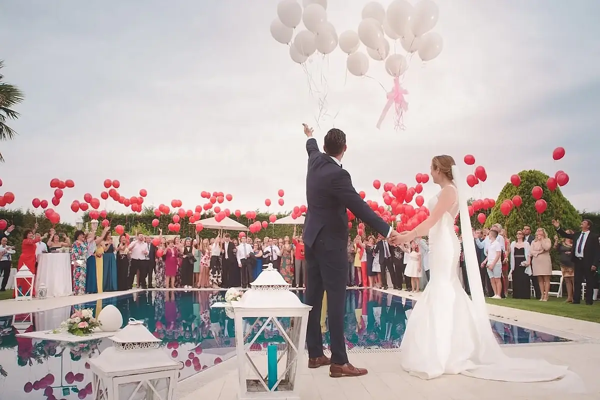 The Ultimate Guide to Choosing the Right Limo for Your Chicago Wedding — Chicago luxury limousine blog | Royal Carriage