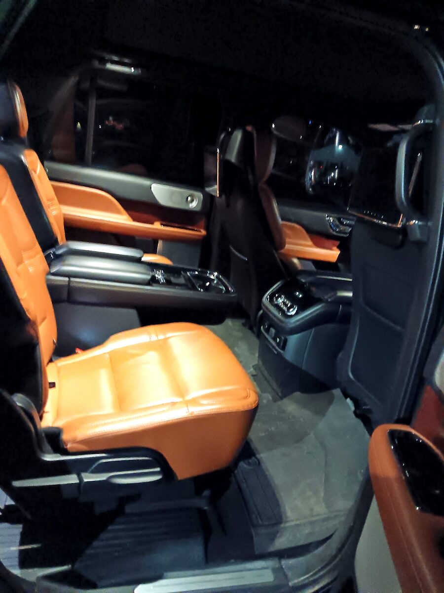 Lincoln Navigator, Royal Carriage