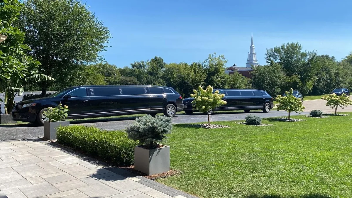 Stretch Limousine, Royal Carriage
