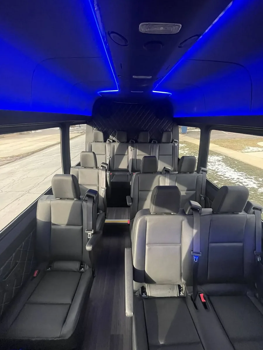 Mercedes Sprinter jet-limo configuration