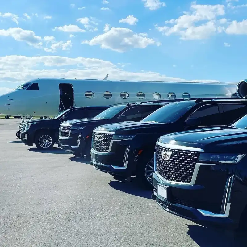 Airport Transfers — professional Chicago limo service by Royal Carriage