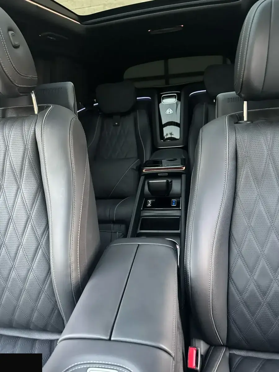 Corporate Transportation - Royal Carriage Limousine Chicago